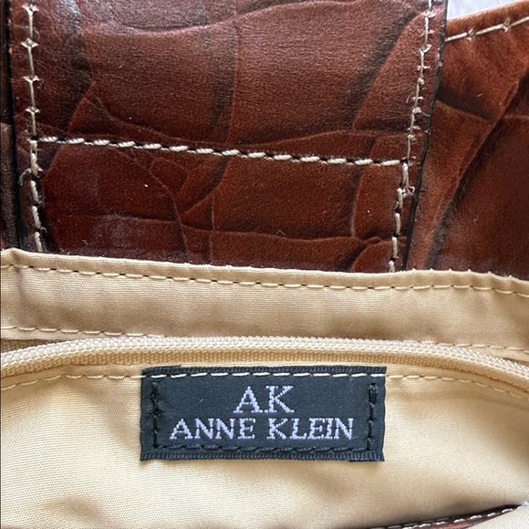 Anne Klein Vintage Brown Croc-Embossed Leather Shoulder Bag - Picture 5 of 5
